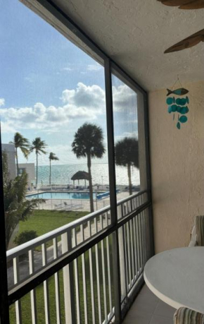 Beachfront paradise, heated pool and ocean view #9